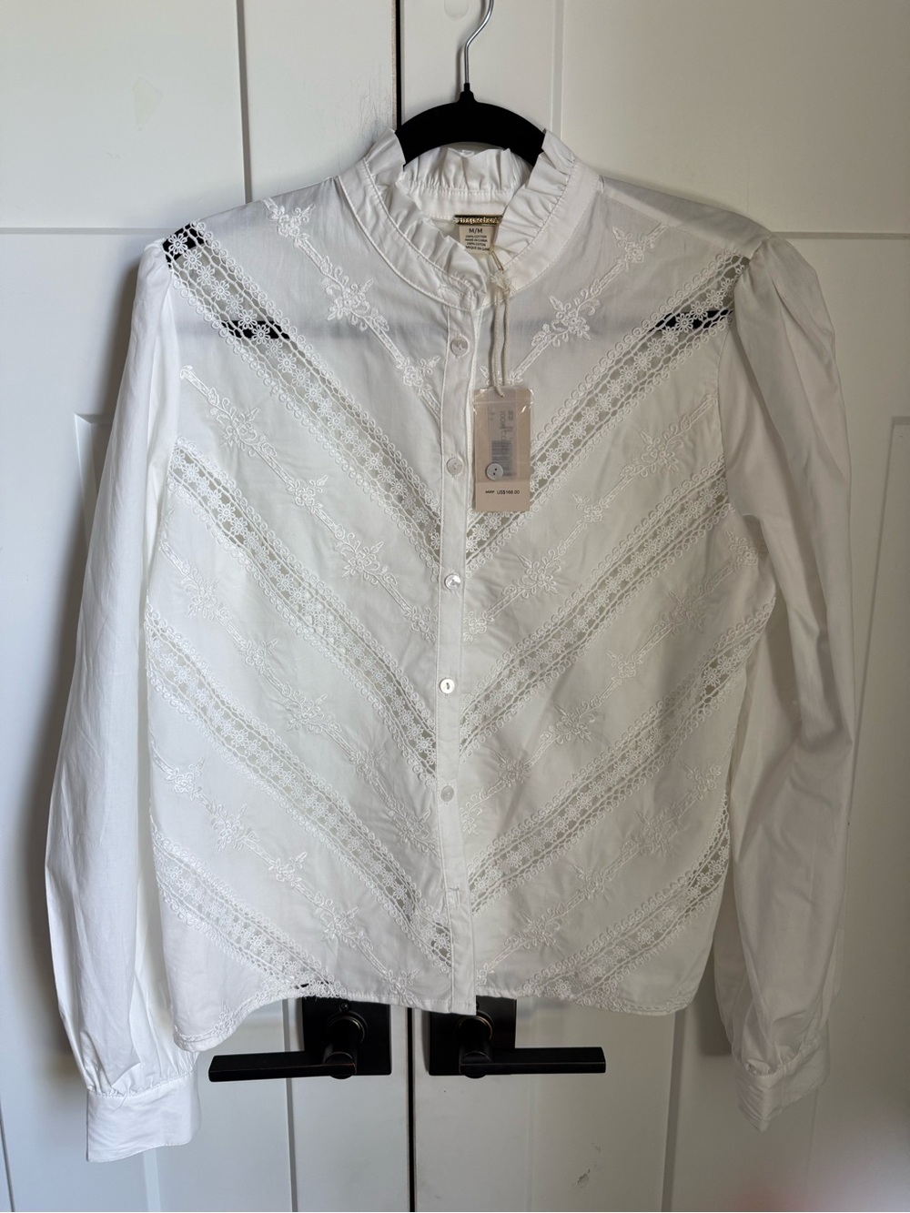 NWT Magaschoni White Embroidered Lace Button-Up Blouse size M.